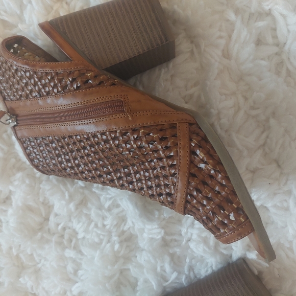 Indigo Rd block heels/sandals ~ Size 10M - Picture 10 of 10